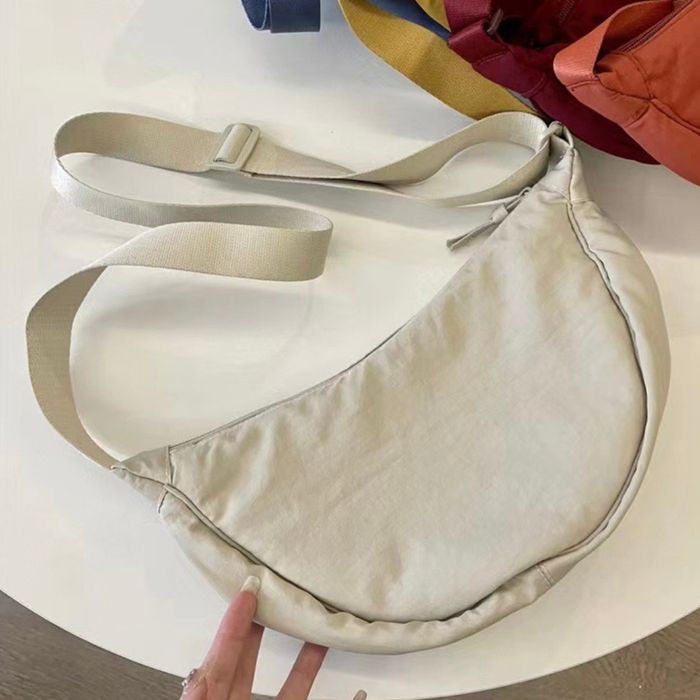 Сумка «бананка» через плечо