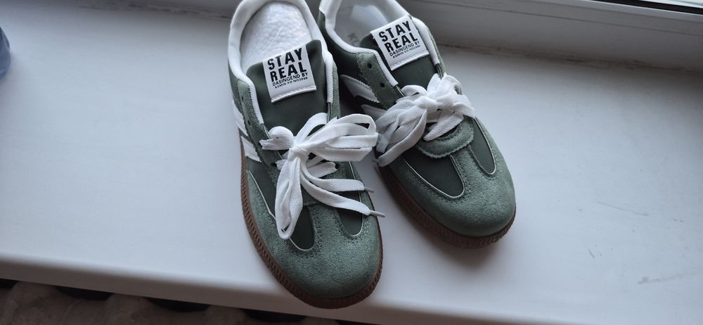 Новые кроссовки,