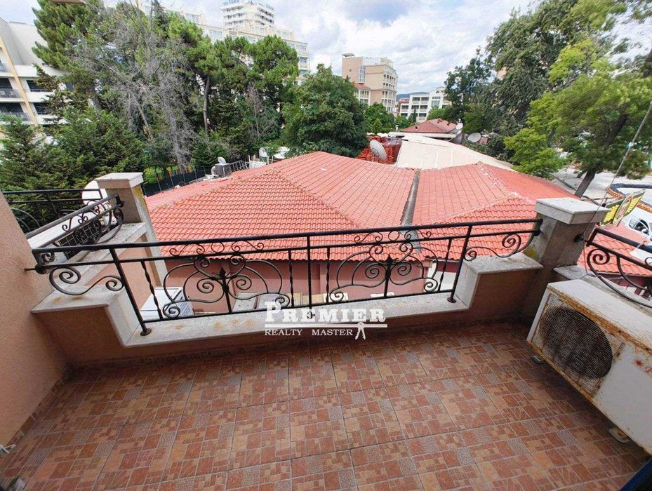 Продава се напълно обзаведен апартамент с две спални в комплекс Menada Villa Bonita