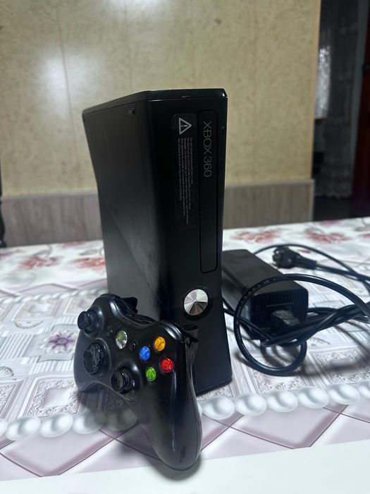 Продам XBOX 360 торг