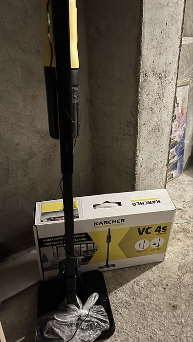 Karcher VC 4S вертикална прахосмукачка
