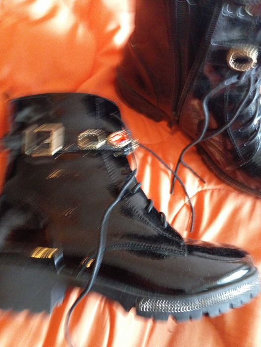 Продавам дамски боти