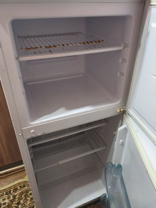 Холодильник бирюса продам