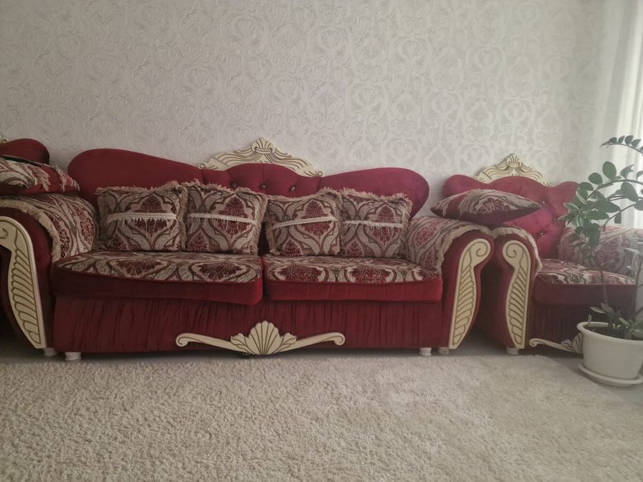 Продается диван с креслами