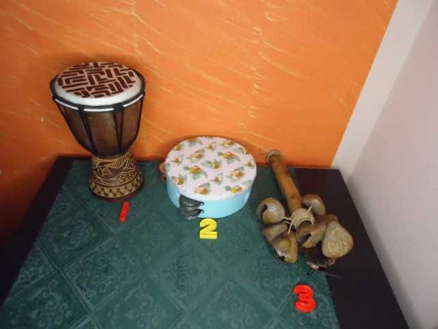 тарамбука, маракас Куба, кастанети, там-там барабанче,барабан-език