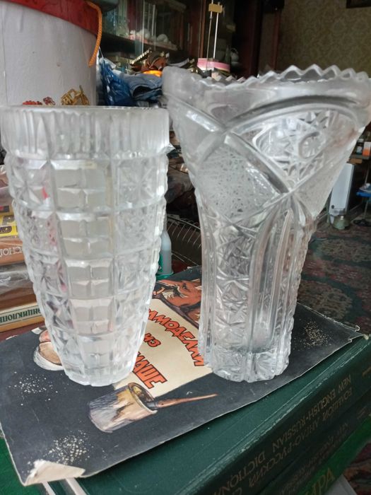 Хрустальные вазы и графин