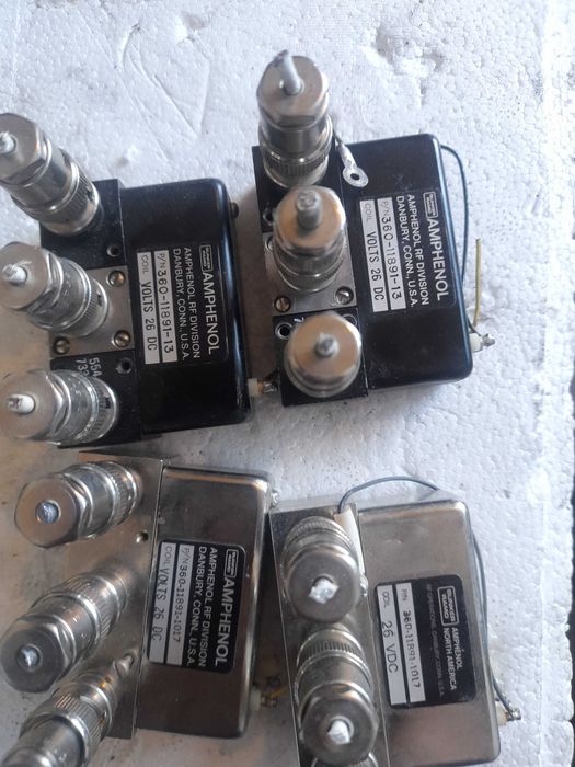 Releu coaxiabil amphenol 100lei bucata