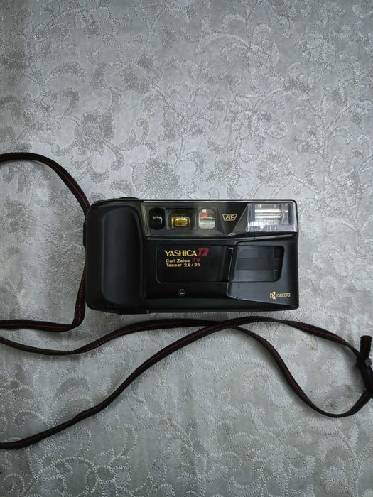 Фотоапарат -Yashica T3 AF