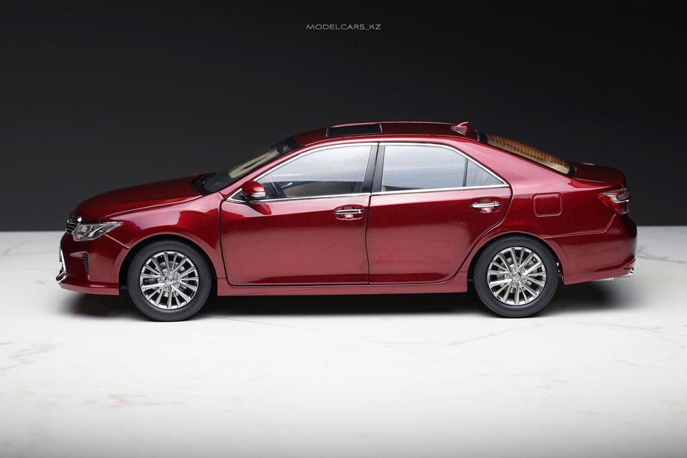 1:18 Toyota Camry 55