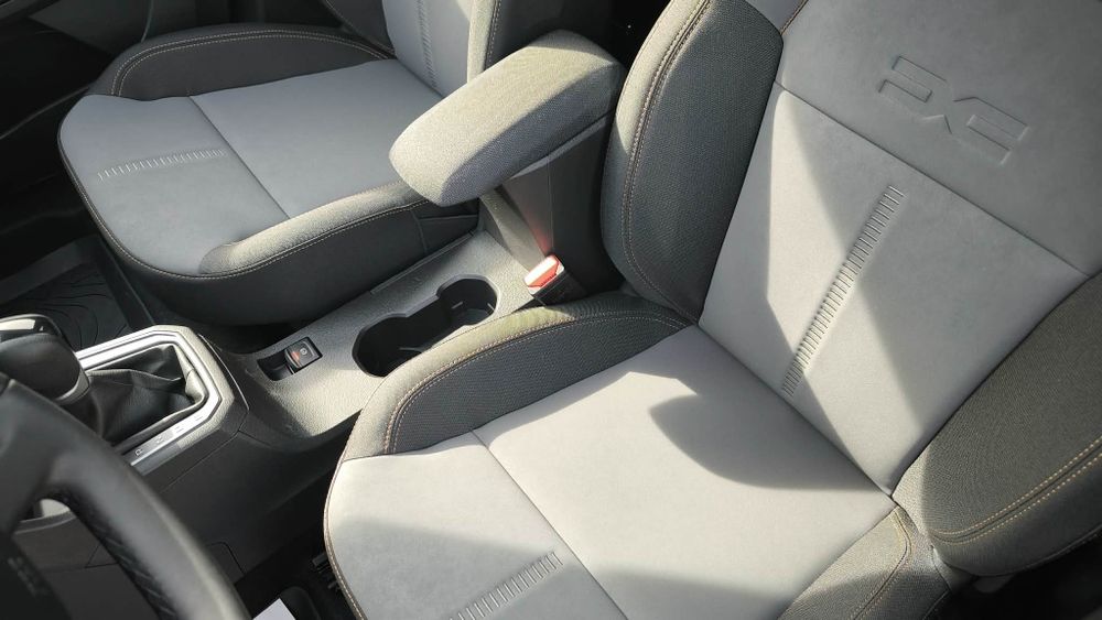 Dacia Jogger Extreme Hybrid 140 • 7 места • 2023 • 40 000 км