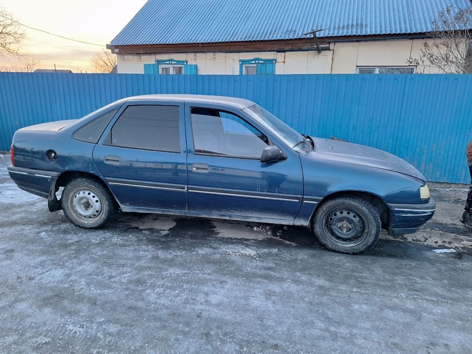 Продам срочно машину Опель Вектра