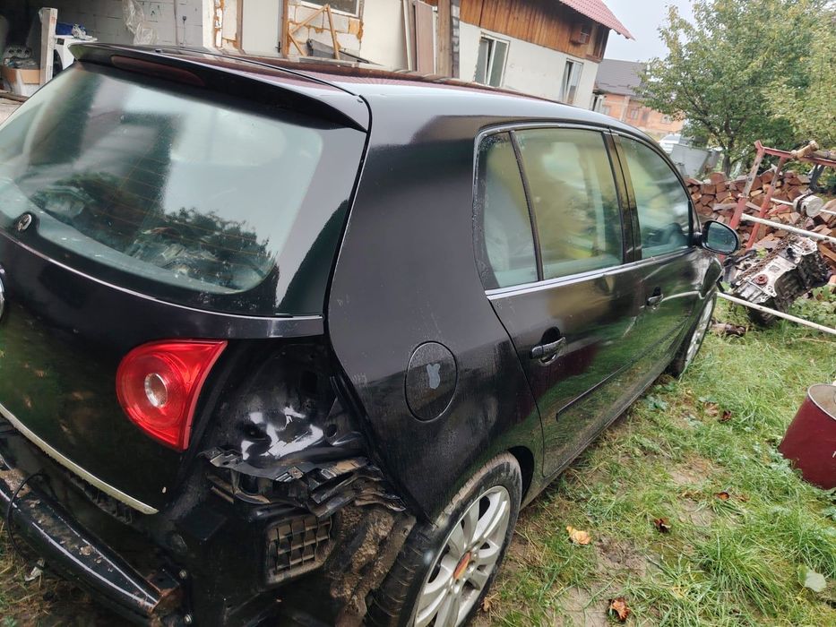 Vând întreg sau dezmembrez golf 5 2.0 fsi