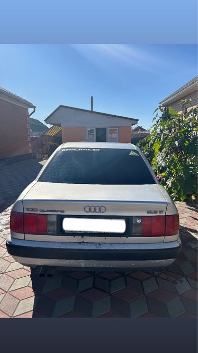 Audi 100 серебристый