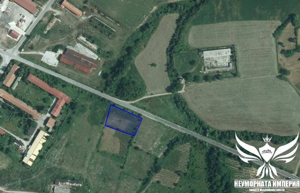 Продавам парцел УПИ 2350кв.м. на първа линия в с.Тополово