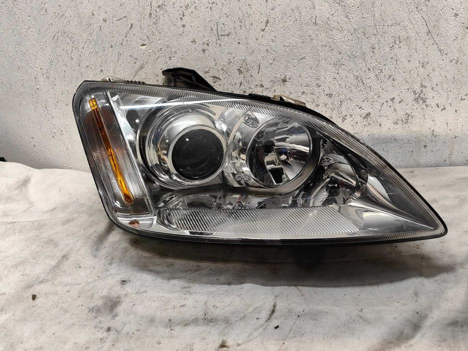 Оригинален Фар Форд  Ford C-Max Xenon