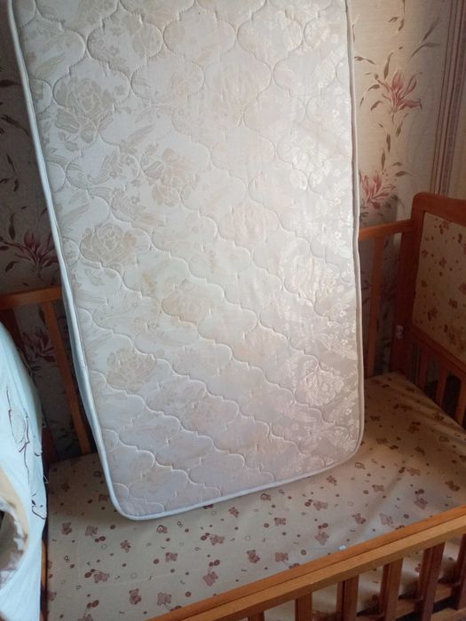 Детская кроватка с колыбелькой