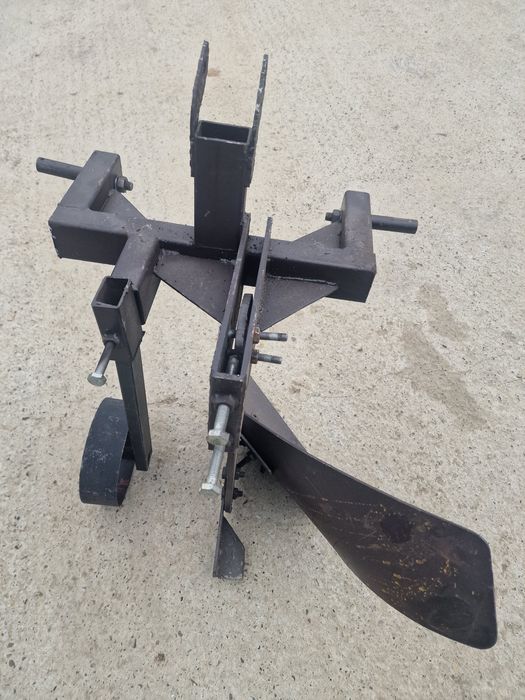 plug 1 una brazda cormoana trupita pentru tractor mic 12 - 18 cp