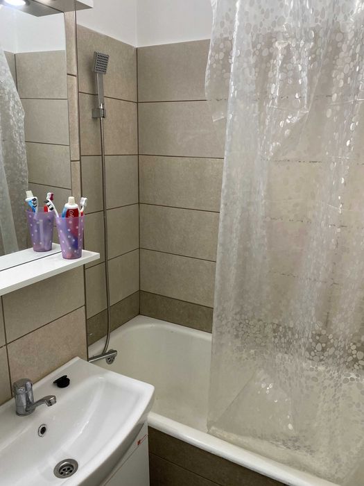 Garsoniera decomandata (31 mp) in Oradea, Piata Rogerius