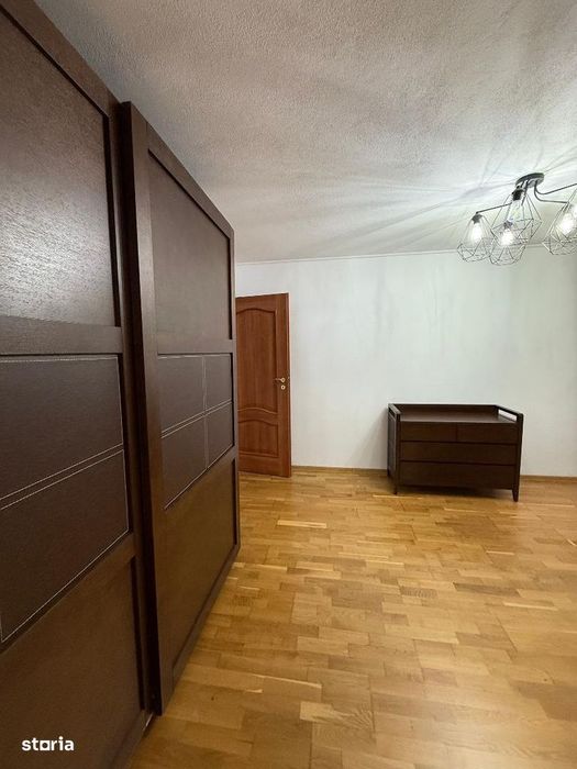 De vanzare Apartament 4 camere cu scara interioara zona Cetate-Piata.