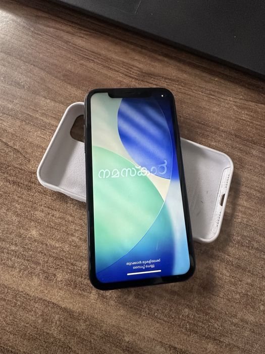 Продам Айфон 11