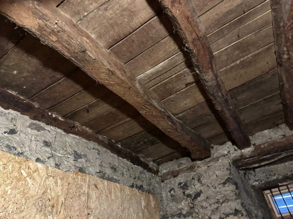 с. Гложене общ.Тетевен обл. Ловеч - къщи с двор