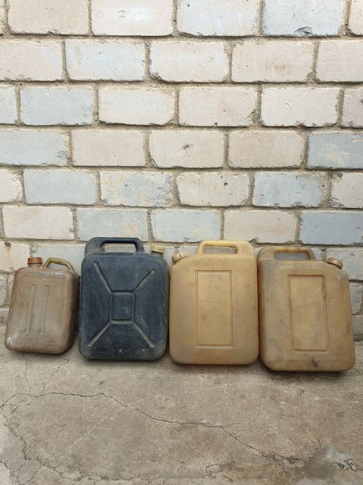 Продам канистры .