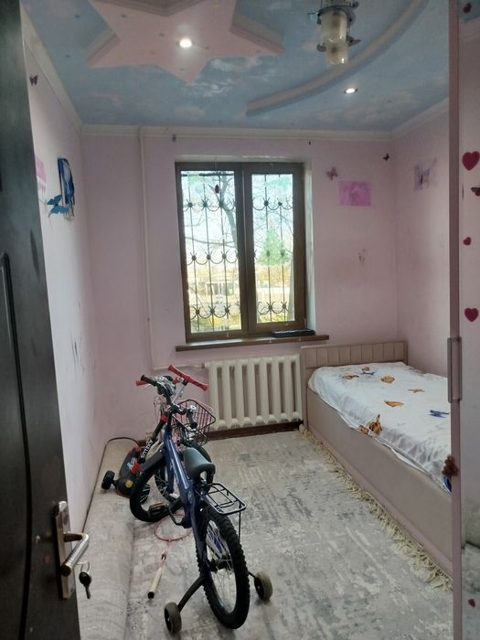 Продаётся ЭКО базар Феруза(ваенка) 3/3/5 Кирпичь балкон 2*6+ГАРАЖ