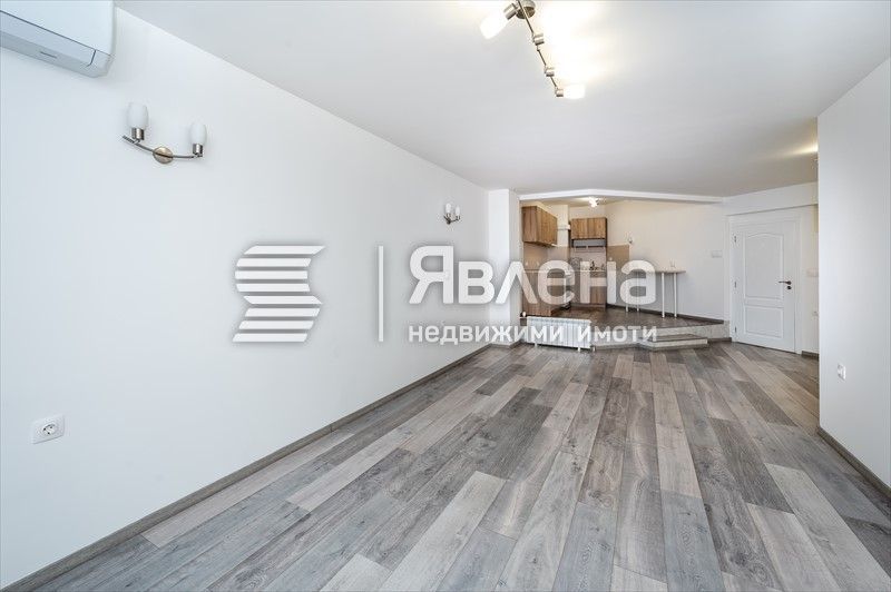 Луксозен, необзаведен !