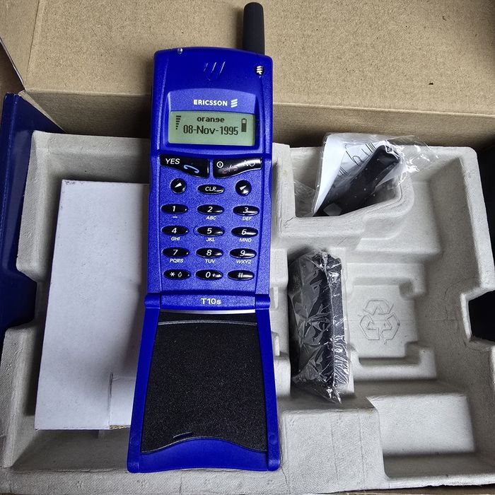 Ericsson T10 – NOU, în cutie
