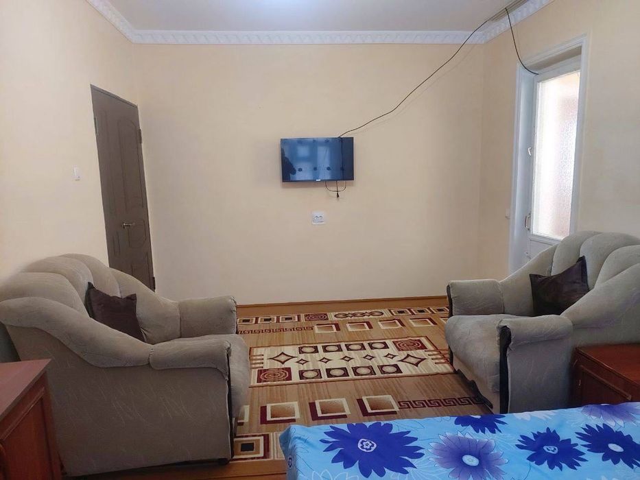 Сдается 1 комнатная квартира 
С обстановкой семейным в горде Алмалыке