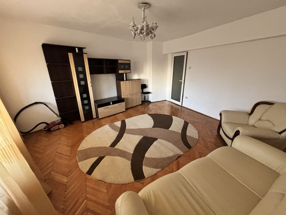 Inchiriez apartament centru