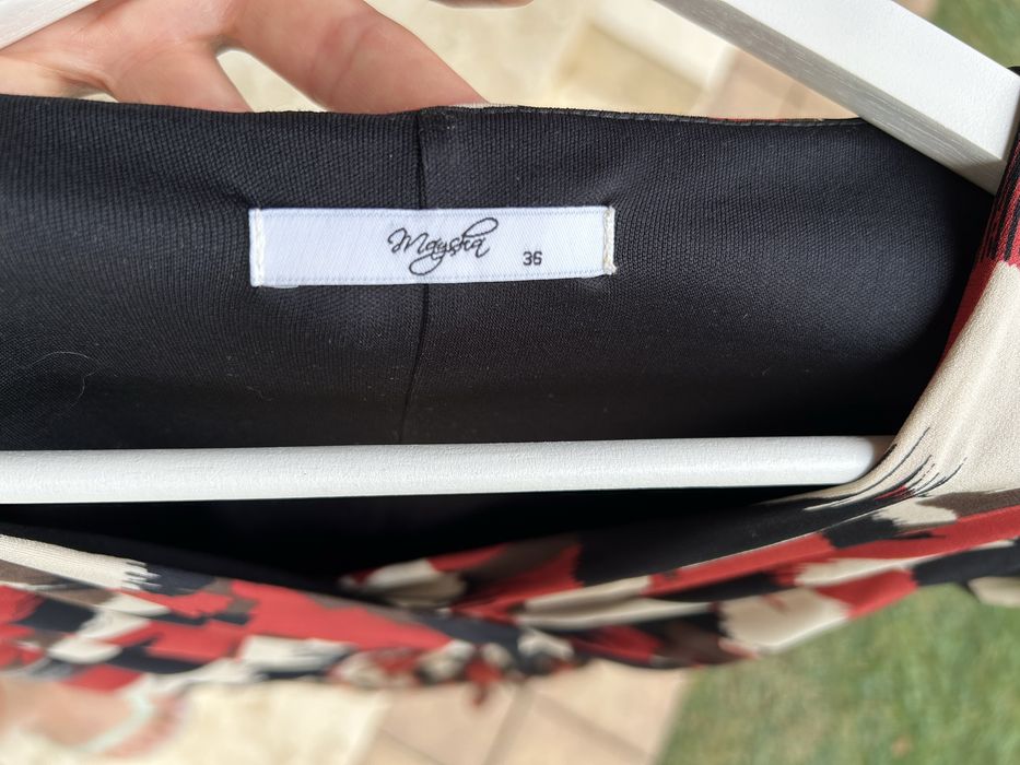 Rochie elegantă cu imprimeu geometric roșu-negru, mărime 36