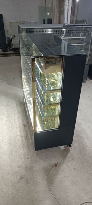 Ветрина холодильник