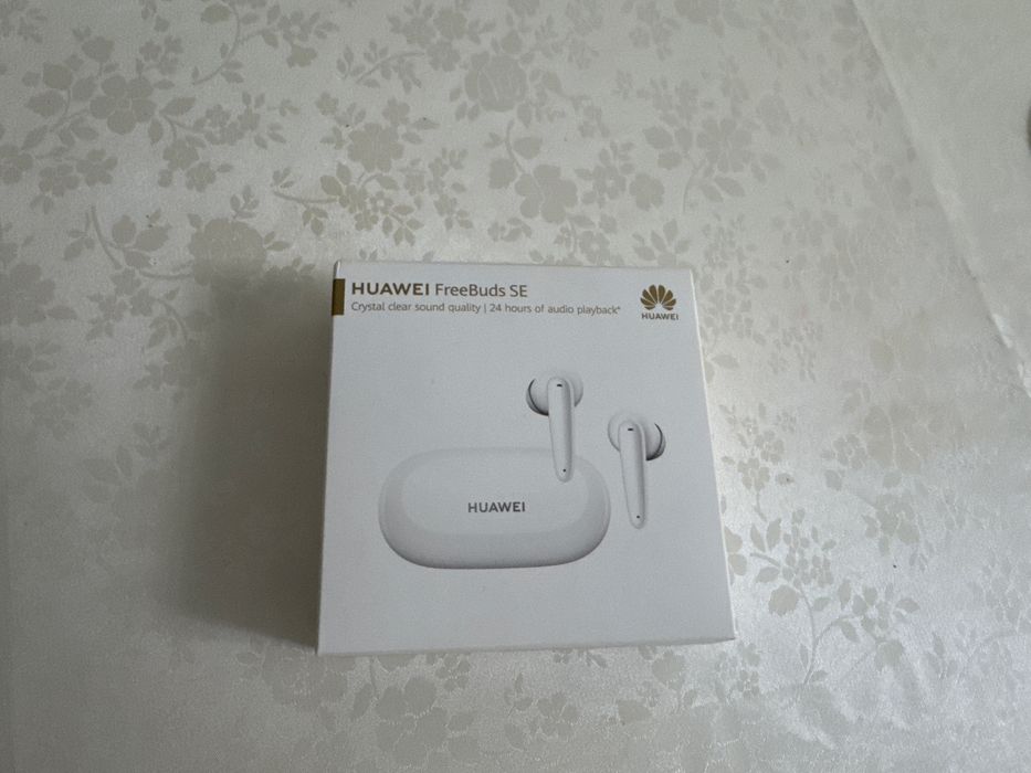 Наушники huawei в хорошем состоянии, рабочие с коробкой