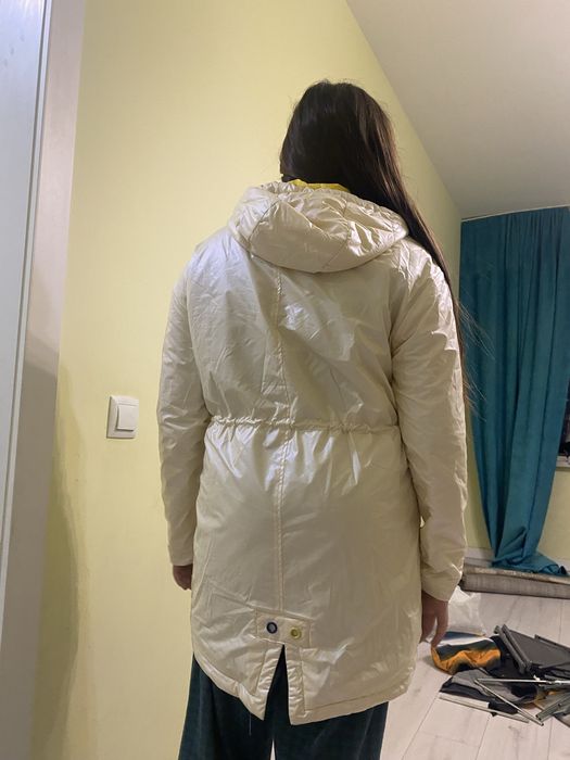 Продам куртку осеннюю на девочку