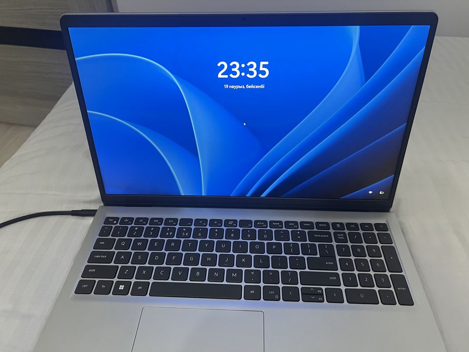 dell inspiron15 3520