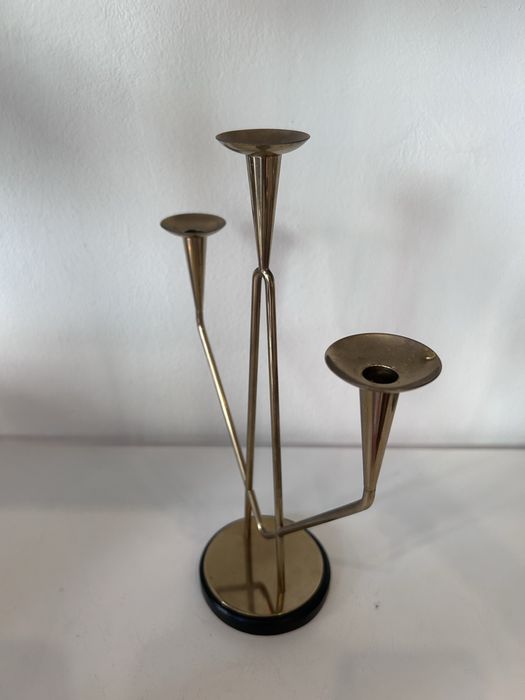 Месингов свещник