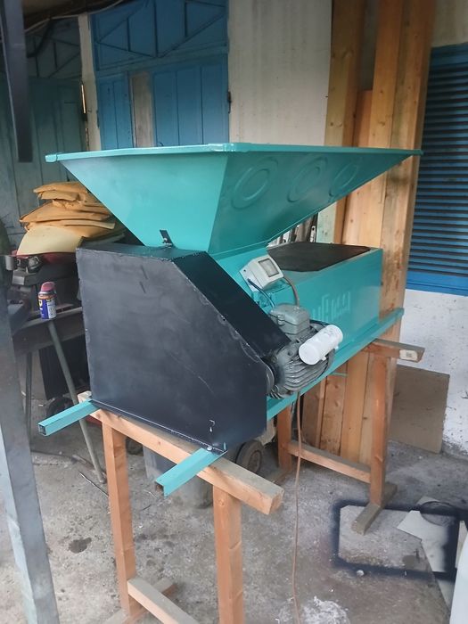 Zdrobitor struguri cu desciorchinator