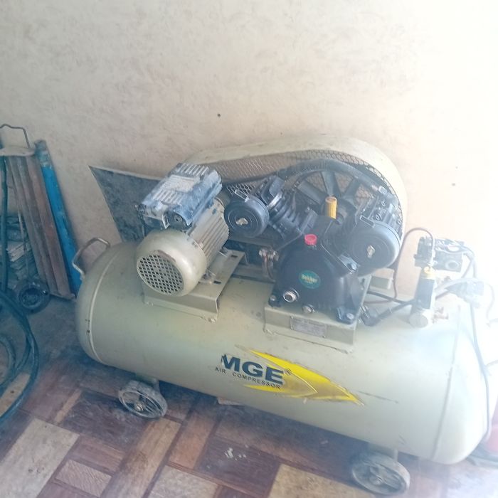 Воздушный компрессор