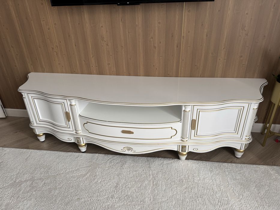 Продам тв тумбу из дерева