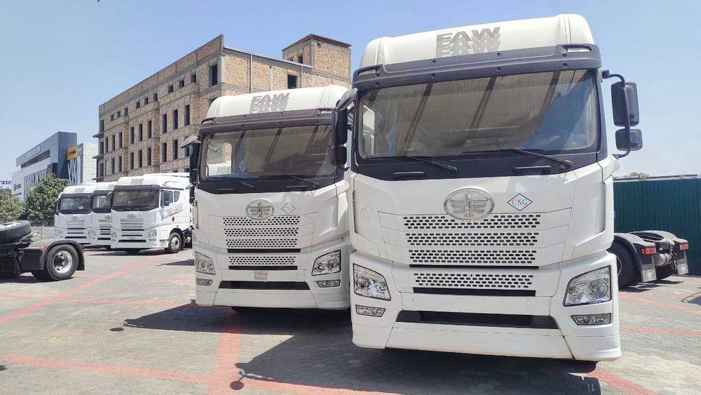 Газовый Тягач марки FAW JH6 6х4