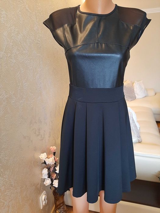 Рокля от кожа,полиетер и тюл