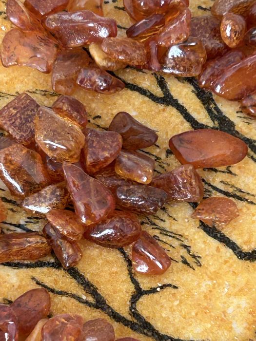 Старинна съветска картина от балтийски кехлибар