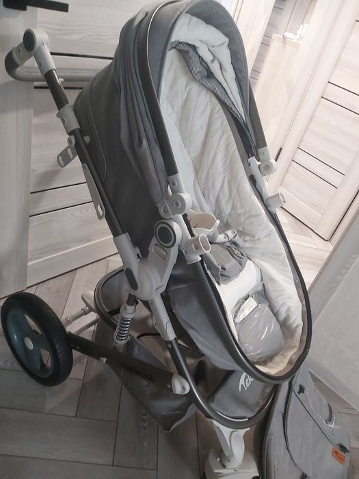 Продам коляску  2 в 1 НОВАЯ