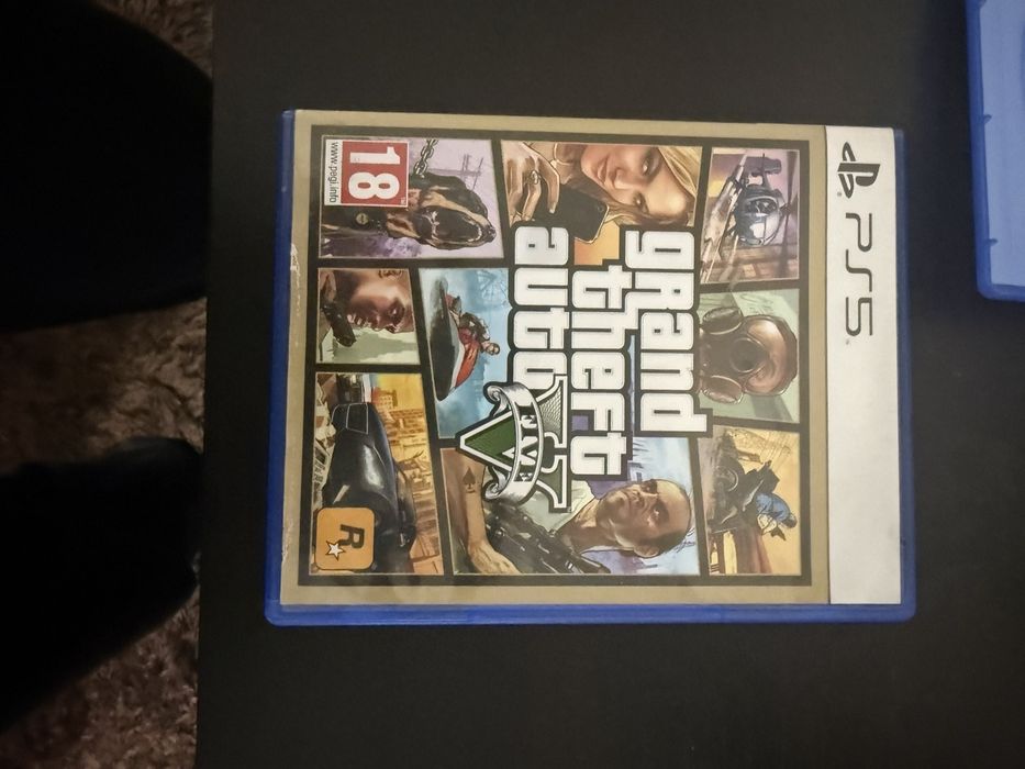 Playstation 5  с две игри и два джойстика
