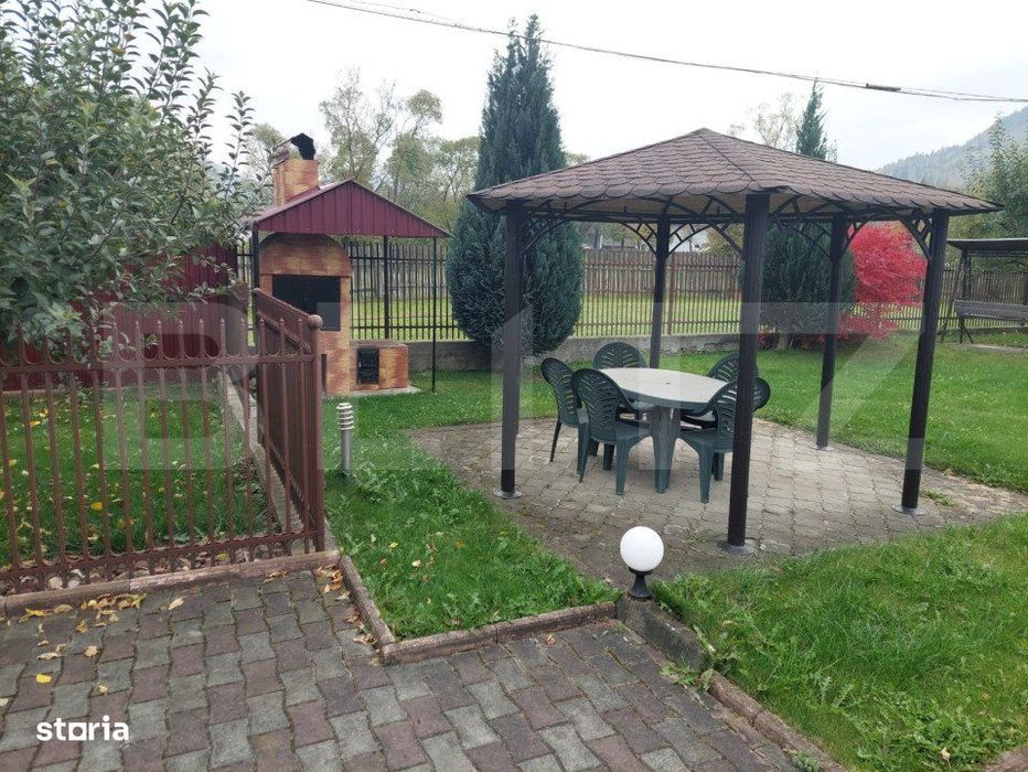Casa de vanzare, cu 6 camere, 300 mp, spatioasa, in Campulung Moldoven