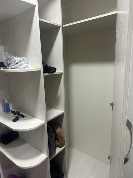 Продам угловой шифоньер