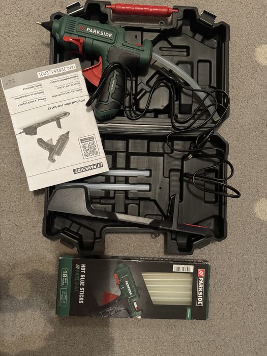 Пистолет за топло лепене със силикон