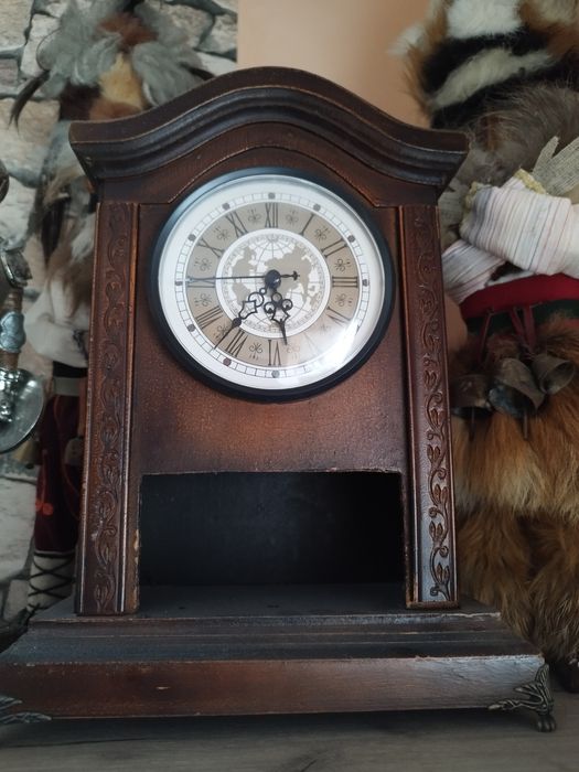 Продавам старинен часовник