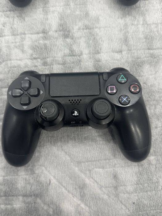 PlayStation 4 Pro (PS4 Pro) 1TB + 2 оригинални контролера + 4 топ игри (FC 24, Spider-Man, FC 23, UFC 4)